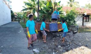 Jaga Lingkungan Lapas Yang Bersih dan Sehat, WBP Lapas Ampana Rutin Lakukan Pembuangan Sampah