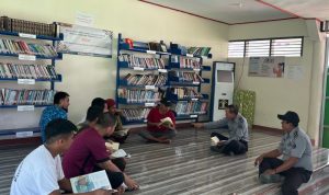 Kasi BinadikGiatja dan Kasubsi Registrasi Lapas Ampana Pantau Langsung Kegiatan Literasi Warga Binaan