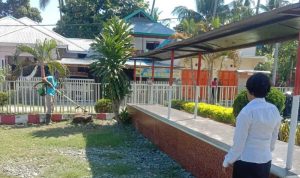 WBP Laksanakan Pembersihan Rutin Halaman Lapas Ampana