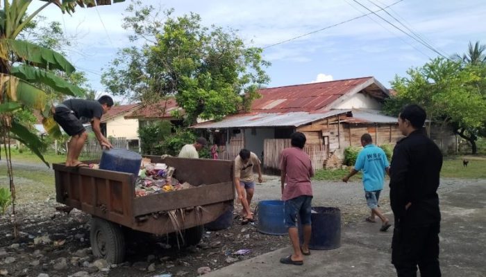 Jaga Lingkungan Tetap Bersih dan Sehat, Lapas Ampana Rutin Lakukan Pembuangan Sampah.