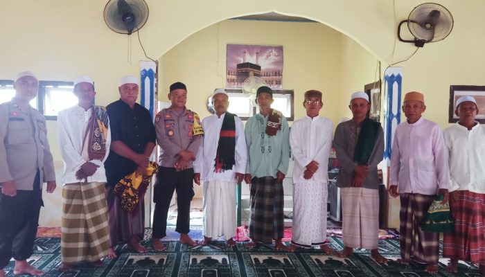 Usai Shalat Jumat, Kapolsek Ampana Kota Cooling System Ajak Jaga Kamtibmas.