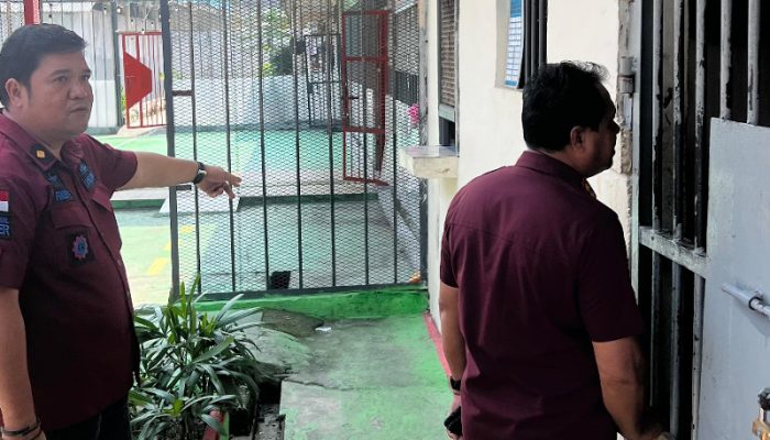 Pastikan Kelengkapan dan Kebersihan Fasilitas, Kalapas Lapas Ampana Kontrol Blok Hunian