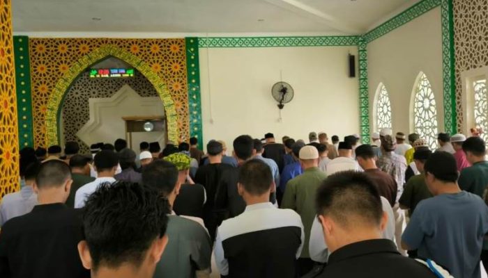 Tingkatkan Ketakwaan Warga Binaan, Lapas Ampana Sholat Jumat Berjamaah