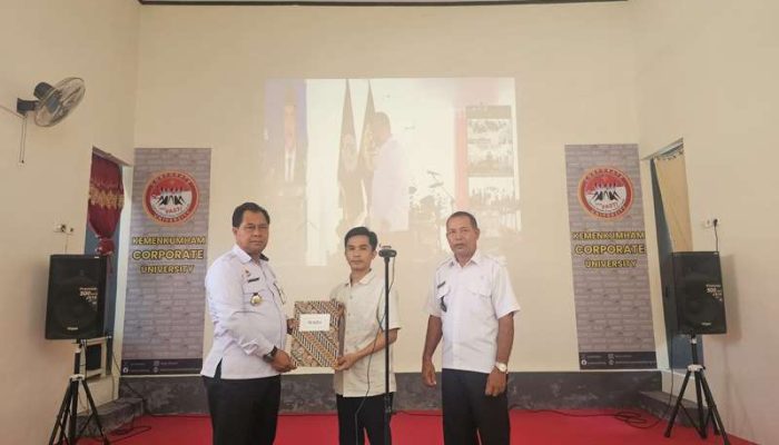 Momen Perayaan Natal, Warga Binaan Lapas Ampana Terima Remisi Khusus