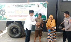 Rayakan Idul Adha, Kapolres Touna Salurkan Daging Kurban ke Masyarakat